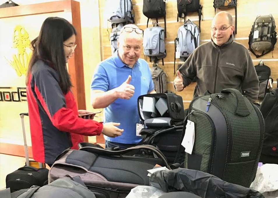 Overseas customers selecting custom bag samples with Guangshun Bags team