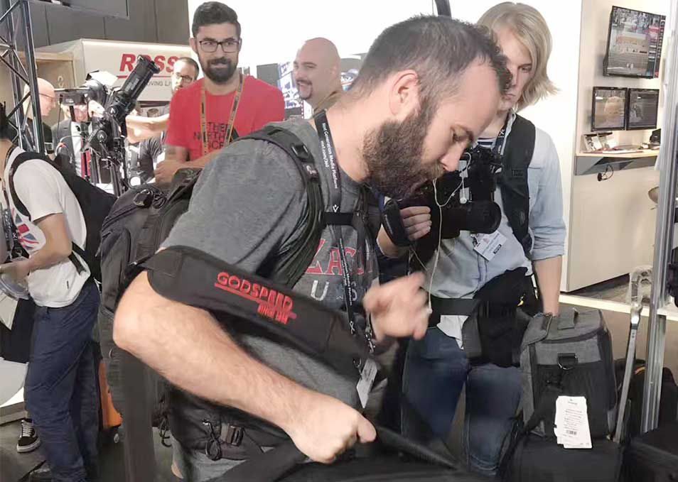 Buyer testing custom bag product details at exhibition booth